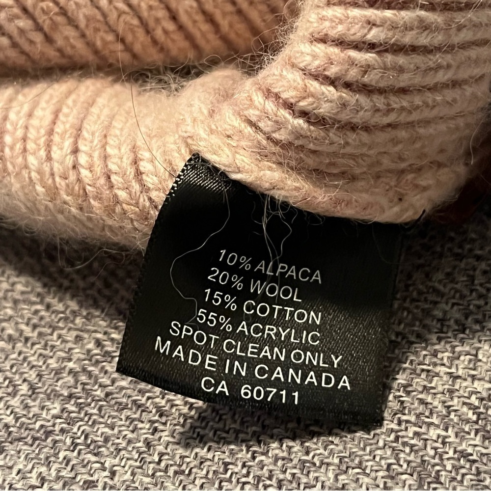 Norla Canada Women's Beanie Toque - Picture 5 of 5